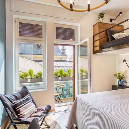 Premium Rooms By Hi5 - Style At The Comedy Theater Budapesta Exterior foto