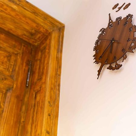 Premium Rooms By Hi5 - Style At The Comedy Theater Budapesta Exterior foto