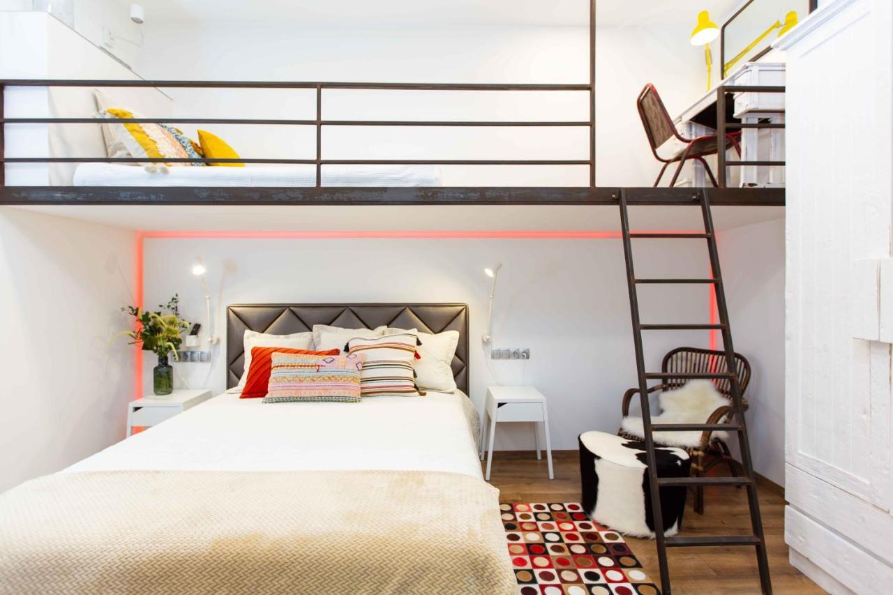 Premium Rooms By Hi5 - Style At The Comedy Theater Budapesta Exterior foto