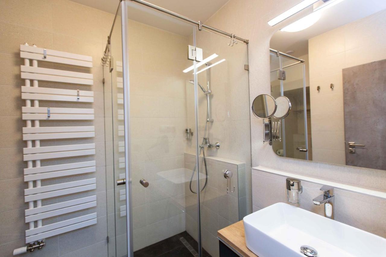 Premium Rooms By Hi5 - Style At The Comedy Theater Budapesta Exterior foto