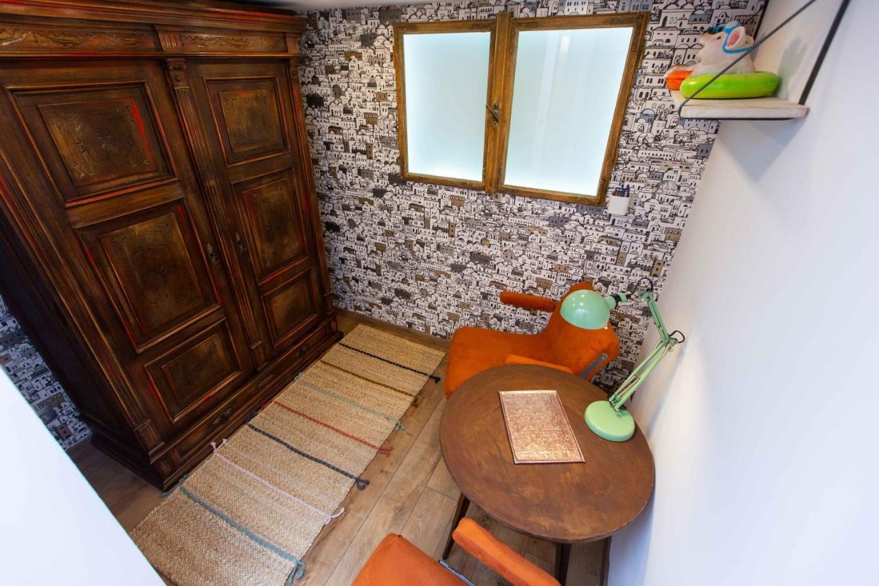 Premium Rooms By Hi5 - Style At The Comedy Theater Budapesta Exterior foto