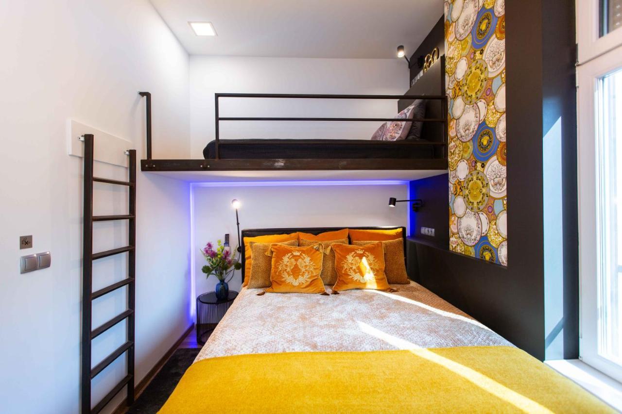 Premium Rooms By Hi5 - Style At The Comedy Theater Budapesta Exterior foto