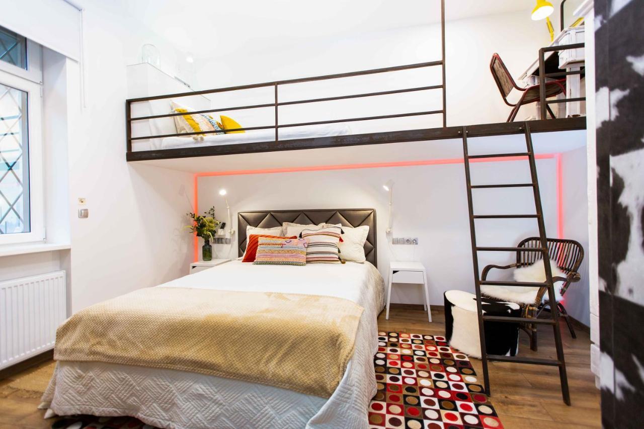 Premium Rooms By Hi5 - Style At The Comedy Theater Budapesta Exterior foto