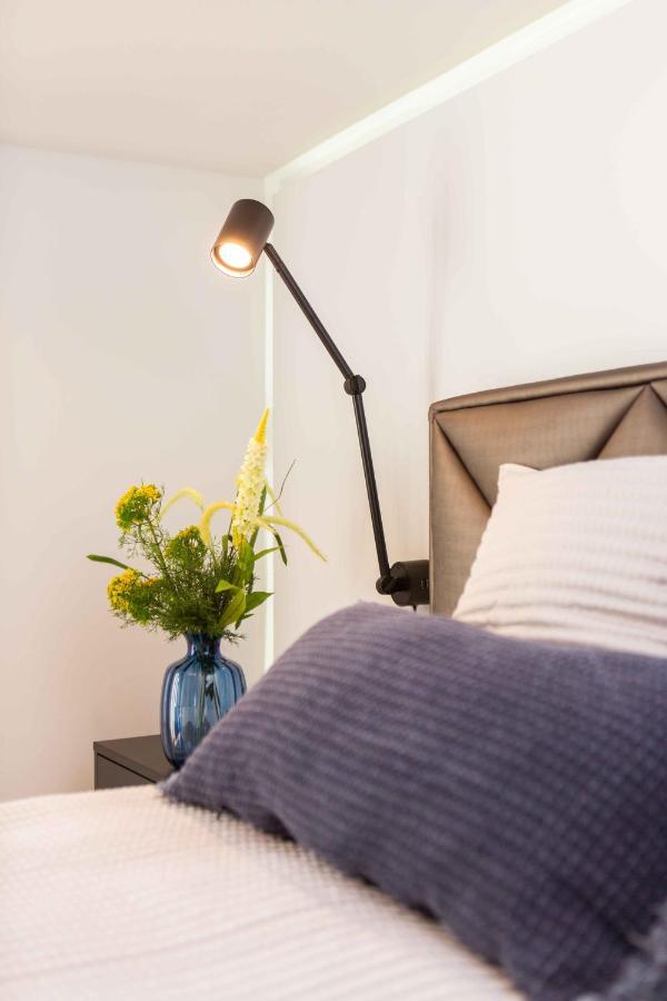Premium Rooms By Hi5 - Style At The Comedy Theater Budapesta Exterior foto