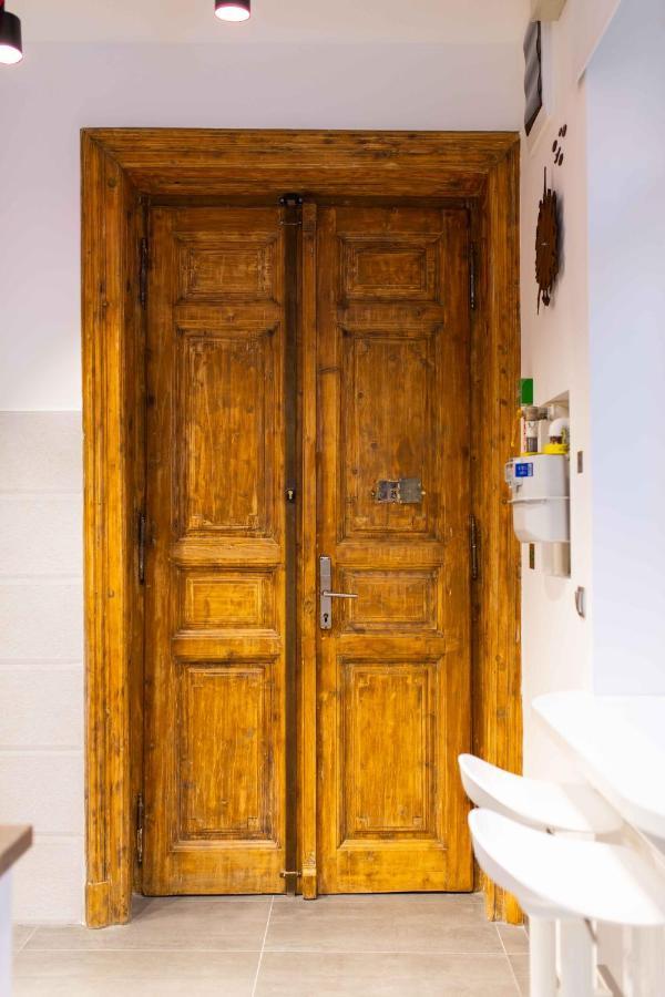 Premium Rooms By Hi5 - Style At The Comedy Theater Budapesta Exterior foto