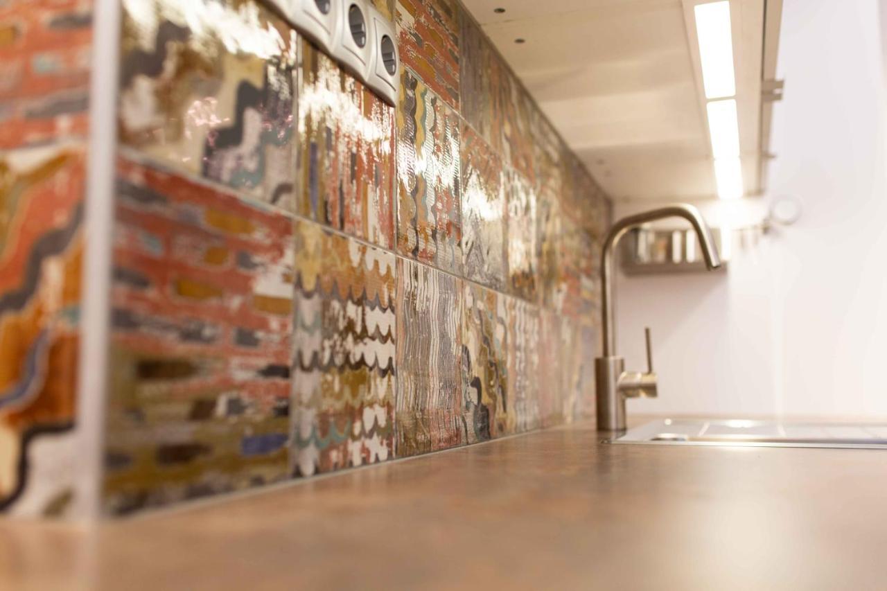Premium Rooms By Hi5 - Style At The Comedy Theater Budapesta Exterior foto