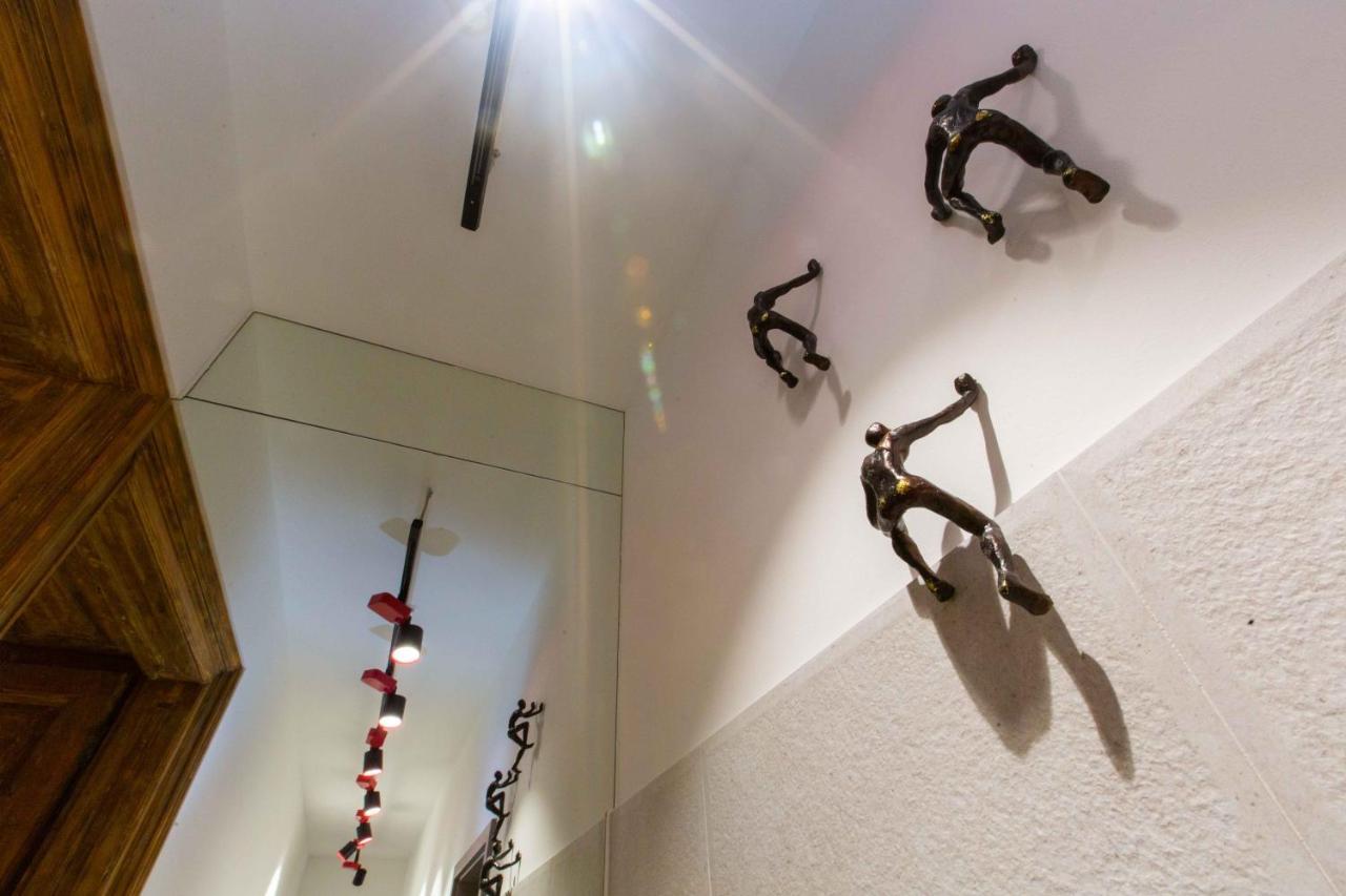 Premium Rooms By Hi5 - Style At The Comedy Theater Budapesta Exterior foto